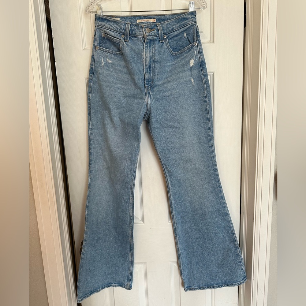 Levi’s 70’s High Flare light wash jeans